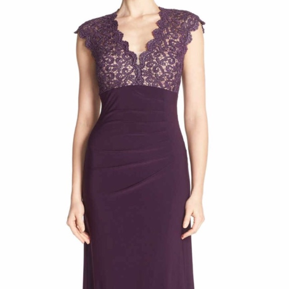 New Xscape Lace & Jersey Gown. 4 petite